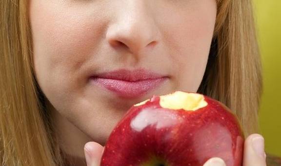 苹果公开版比较贵
:苹果这样吃，效果或许会“加倍”，可能对防治“心血管疾病”有益