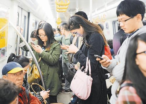 广州玩手机瘫痪新闻广州头条今日头条新闻